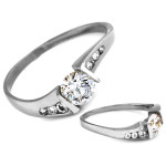 pierścionek zaręczynowy z białego złota