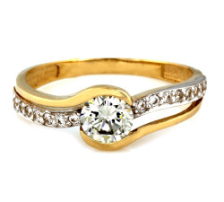 Złoty pierścionek dla niej