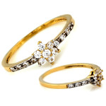 złoty pierścionek z kamieniami