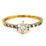 złoty pierścionek z kwiatuszkiem