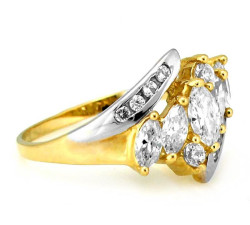 złoty pierścionek na elegancko