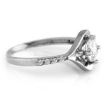 złoty pierścionek bez cyrkonii