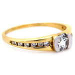 złoty pierścionek bez kamieni