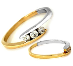 Złoty pierścionek z kamieniami