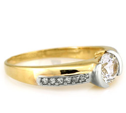 Złoty pierścionek z cyrkoniami