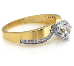 Złoty pierścionek na prezent