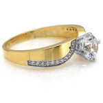 Złoty pierścionek na prezent