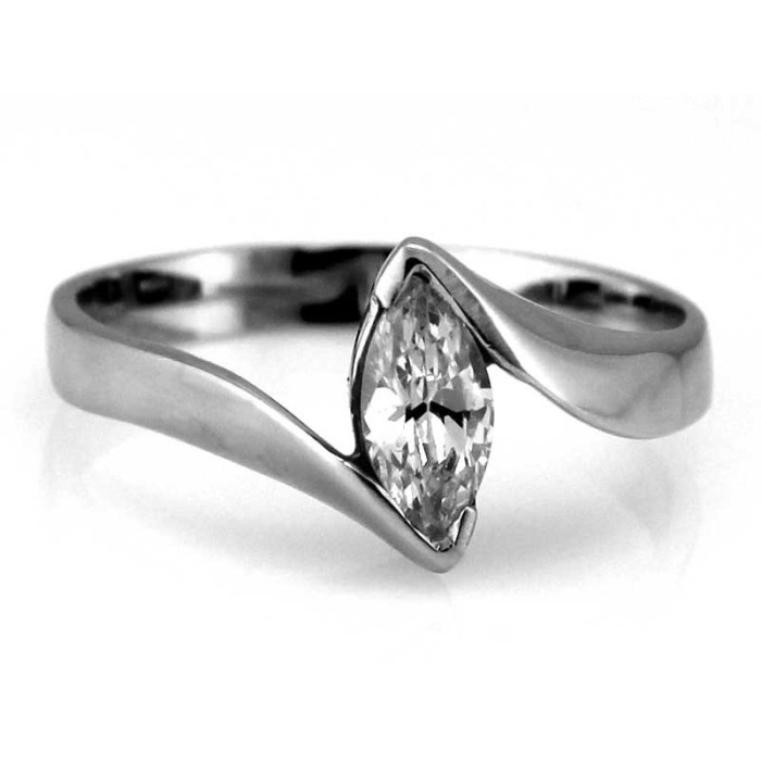 złoty pierścionek bez kamieni