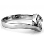 złoty pierścionek bez cyrkonii