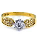 złoty pierścionek bez kamieni