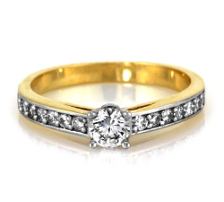 Złoty pierścionek  wysadzany z cyrkoniami