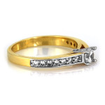 Złoty pierścionek na prezent