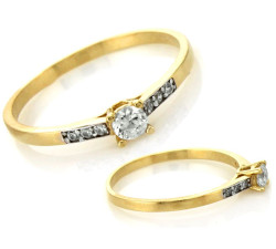Złoty pierścionek 585 z cyrkoniami ozdobiony delikatny na zaręczyny