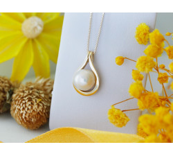 gładki złoty naszyjnik