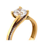 złoty pierścionek zaręczynowy