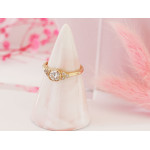 elegancki pierścionek z cyrkoniami