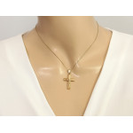 złota zawieszka z krzyżykiem