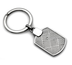 Stylowy brelok z frezowaną blaszką wykonany ze stali chirurgicznej