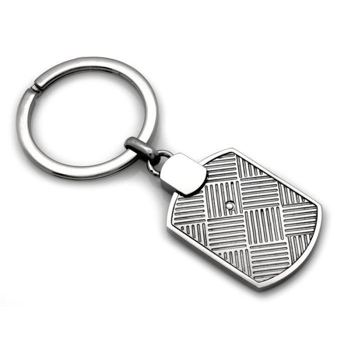 Stylowy brelok z frezowaną blaszką wykonany ze stali chirurgicznej