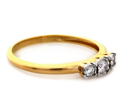 złoty pierścionek bez kamieni