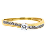 gładki złoty pierścionek