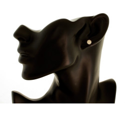 Złote kolczyki 585 subtelne na sztyfcie z bogatym zdobieniem diamentami