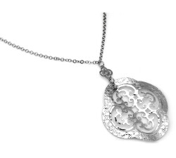 Wyjątkowy naszyjnik z czystego srebra z dużym dekoracyjnym wisiorkiem