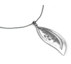 Srebrny naszyjnik próby 925 z finezyjnym migdałowym wisiorkiem z ażurem