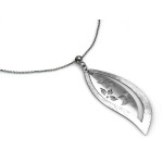 Srebrny naszyjnik próby 925 z finezyjnym migdałowym wisiorkiem z ażurem