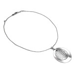 Srebrny naszyjnik próby 925 z finezyjną, ażurowym owalem.