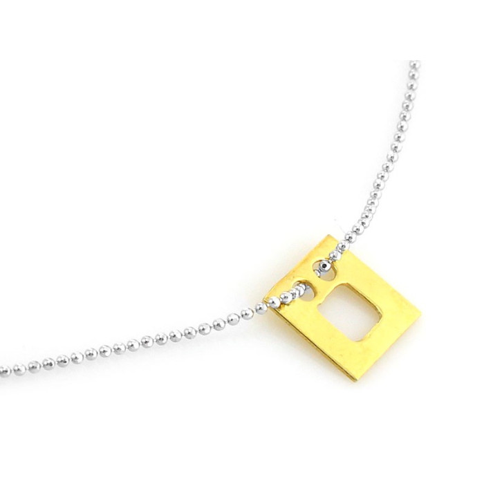 Srebrny naszyjnik próby 925 typu celebrytka z eleganckim pozłacanym wisiorkiem w formie pozłacanego kwadratu