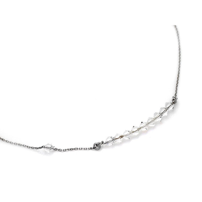 Stylowy naszyjnik srebrny 925 z ozdobami z białych cyrkonii w eleganckim designie