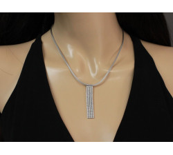 Elegancki naszyjnik srebrny 925 z zwisającą ozdobą w białe cyrkonie