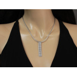 Elegancki naszyjnik srebrny 925 z zwisającą ozdobą w białe cyrkonie