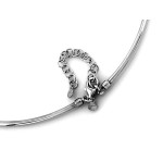 Elegancki srebrny choker z ozdobnymi wiszącymi łańcuszkami