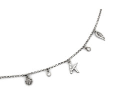 Srebrny naszyjnik 925 z literą K skrzydłem oraz koniczynką idealny na prezent