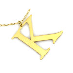 Srebrny naszyjnik z pozłacaną literą K gładki styl celebrytka