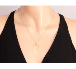 Srebrny pozłacany naszyjnik 925 z dużą literą D nowoczesny wzór celebrytka