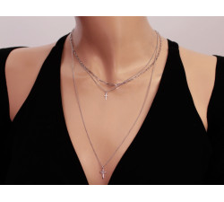 Naszyjnik elegancki ekskluzywny delikatny 925 srebrny trzy delikatne łańcuszki z wiszącymi krzyżykami
