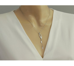Łańcuszek srebrny  925 z długim subtelnym wyraźnym wisiorem w kształcie liścia