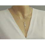 Łańcuszek srebrny  925 z długim subtelnym wyraźnym wisiorem w kształcie liścia