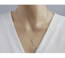 Srebrny naszyjnik 925 oryginalny wisiorek z sercem zdobionym cyrkonią i piórem