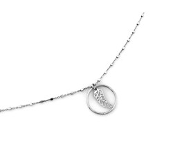 Srebrny naszyjnik 925 elegancki wisiorek zdobiony ażurowym wzorem skrzydłem