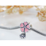 Srebrny charms różowy emaliowany kwiatek beads