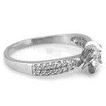 Pierścionek z białego złota 585 kwiatek z cyrkoniami na prezent