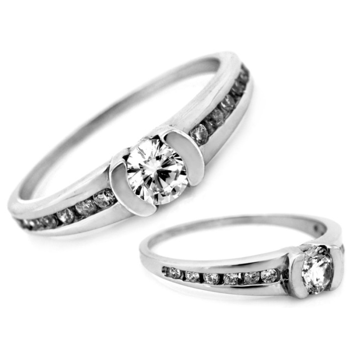 Subtelny pierścionek na zaręczyny 585 z białego złota i cyrkonią