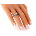 Subtelny pierścionek na zaręczyny 585 z białego złota i cyrkonią