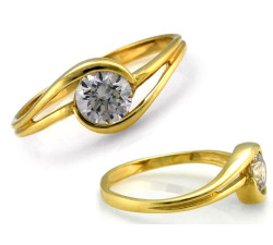 Pierścionek złoty 585 ozdobiony z cyrkonią białą na zaręczyny