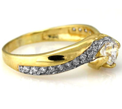 Złoty pierścionek 585 zdobiony cyrkoniami na prezent