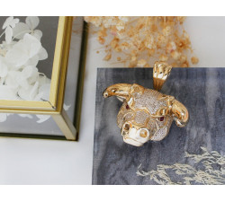 Złota zawieszka 585 subtelna modna duża głowa byka ze zdobieniami biała cyrkonia